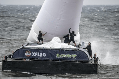 Crews struggle to support sea pylons on Saturday, June 4th　Source: Red Bull Content Pool
